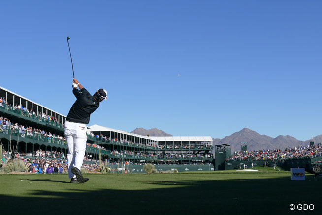 松山英樹は「びっくり」の暫定首位 パットでしのぐ