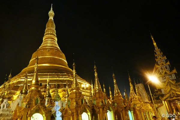 ヤンゴン市内にある黄金の寺院。仏教国ミャンマーのシンボルのひとつ