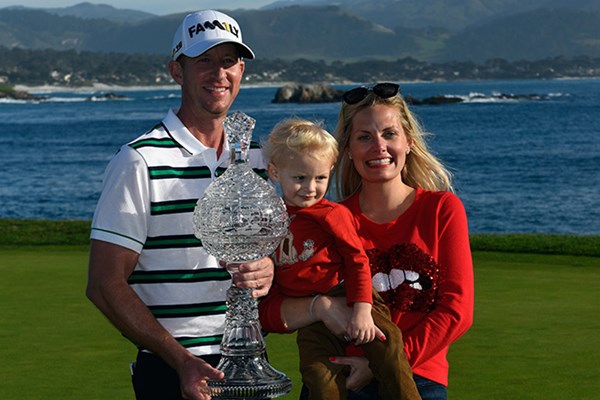 11年ぶりの優勝を飾ったボーン・テーラーは家族とカップを掲げた（Robert Laberge/Getty Images）