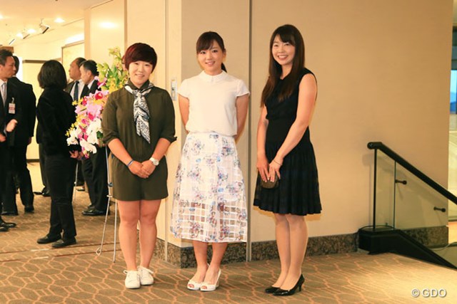 貴重フォト ドレスアップ姿の選手たちを大公開 ダイキンオーキッドレディス前夜祭 国内女子ツアー Lpga Gdo ゴルフダイジェスト オンライン