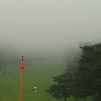 8番ホールグリーンから、ティーグラウンドが見えなくなってきました。東名CC名物の霧です。サスペンデッドにならくて良かったです。 2009年 スタンレーレディスゴルフトーナメント 初日 8番ホール