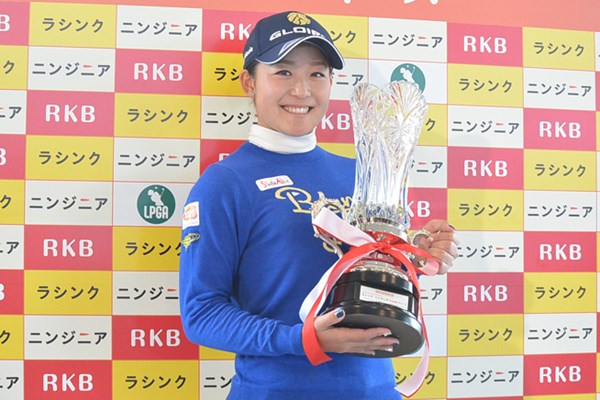 ステップアップツアー初優勝を飾った吉野茜※画像提供：日本女子プロゴルフ協会（LPGA）
