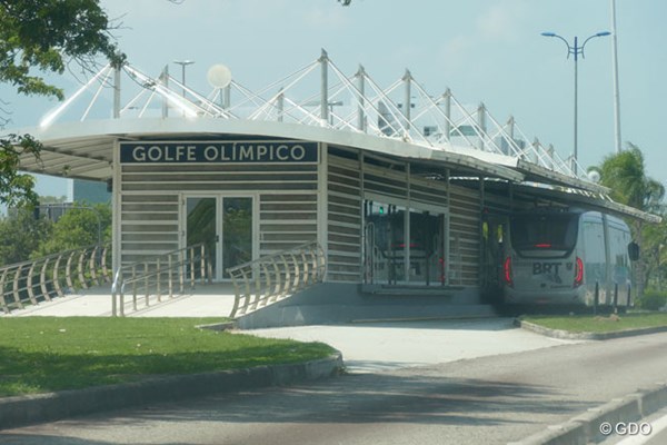 新設されたBRTのオリンピックゴルフ駅。こういうものが五輪の遺産になるんですね。