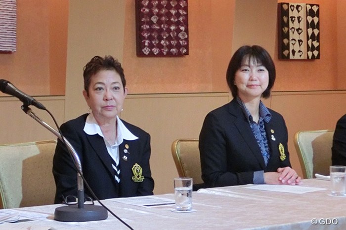 会見に臨んだ小林浩美LPGA会長（写真右）と鈴木美重子LPGA副会長（写真左） 2016年 記者会見 小林浩美 鈴木美重子