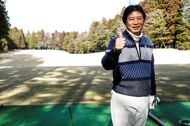 アイアン練習 ティアップ する Or しない どっち 教えて牧野裕編 1 2 教えて プロ 正解はどっち Gdo ゴルフレッスン 練習