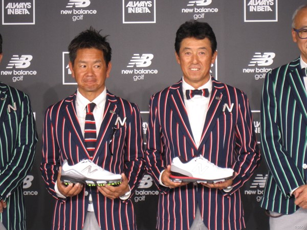 スニーカーファン必見！ニューバランスが日本のゴルフ界に参入 オシャレの師匠でもある芹澤プロ（右）に着いていく藤田プロ（左）