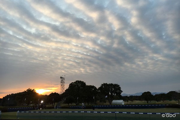 2016年 アクサレディスゴルフトーナメント in MIYAZAKI 初日 夕暮れ 面白い雲だったので「パシャ」