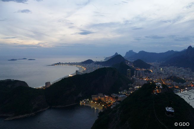 リオデジャネイロの観光名所の一つ ポン ヂ アスーカルから弓なりに続くコパカバーナ方面を見た景色 16年 リオデジャネイロ五輪 事前 ポン ヂ アスーカル フォトギャラリー Gdo