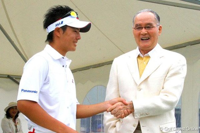 画像詳細 09年 長嶋茂雄 Invitational セガサミーカップゴルフトーナメント 事前 石川遼 長嶋茂雄 1ヶ月ぶり にツアー再開 全英 帰りの石川遼が出場 09年 長嶋茂雄 Invitational セガサミーカップゴルフトーナメント Gdo ゴルフダイジェスト オンライン