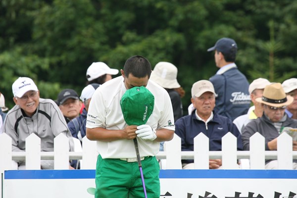 2009年 長嶋茂雄 INVITATIONAL セガサミーカップゴルフトーナメント 初日 すし石垣 怪我から復帰し、開幕戦以来の出場。スタートホールで、帽子を取りお辞儀