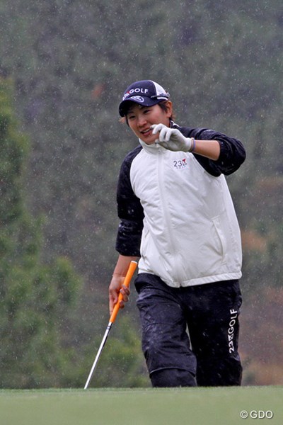 強い風雨の中でもハツラツプレー。大会連覇を狙う成田美寿々