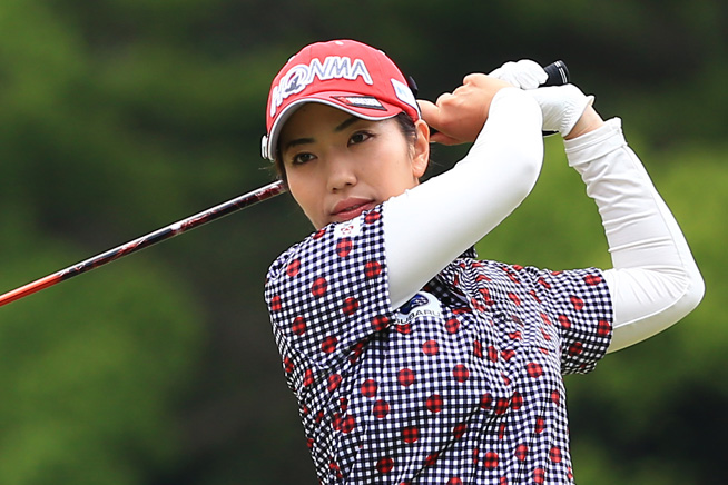 川奈の風はどこへ？バーディ合戦、笠りつ子が最終日へ堅首