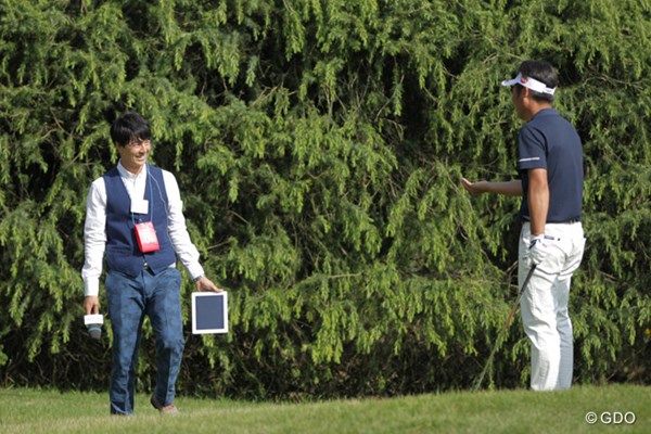 2016年 パナソニックオープンゴルフチャンピオンシップ 最終日 池田勇太 石川遼 16番ティで楽しそうに会話する2人