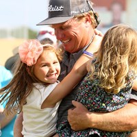 「パパ？勝った？私たちハワイに行けるかしら？」と愛娘からいつも言われていたそう。これで年明けのカパルア行きが決定です！ 2016年 バレロテキサスオープン 最終日 チャーリー・ホフマン