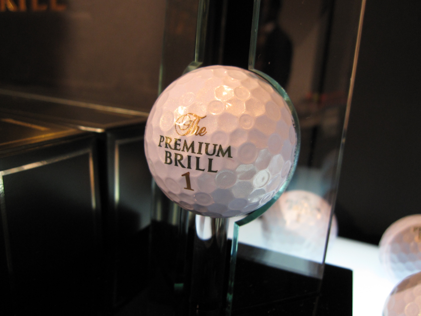 ブリルより飛ぶボール