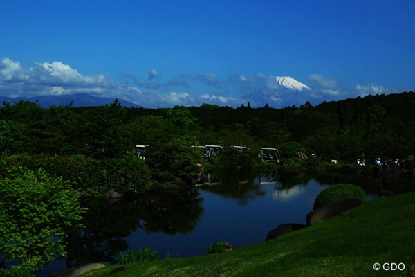 2016年 サイバーエージェント レディスゴルフトーナメント 2日目 富士山 朝は少し富士山もチラリ