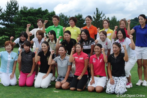 2009年 LPGAプロテスト 合格者集合写真 今年も22人の新人女子プロゴルファーが誕生した