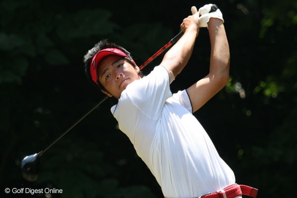 出入りの激しいゴルフながらも、スコアをまとめて単独首位をキープした石川遼