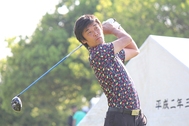 ツアー未勝利の42歳、谷岡龍弥が首位「1000日ぶりにいいプレー」