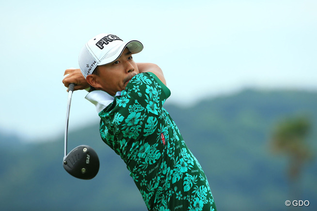 小平智が首位タイ発進 谷原秀人1打差追う