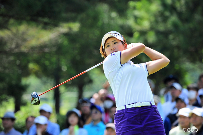 3打差内に22選手 巻き返しの成田美寿々が1打差2位