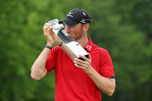 2016年 BMW PGA選手権 最終日 クリス・ウッド クリス・ウッドが逆転優勝。母国でカップを掲げた（Richard Heathcote/Getty Images）