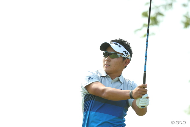 20歳の池村寛世、宮本勝昌、小袋秀人ら4人が首位発進