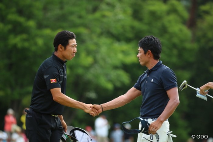 いいね。男と男の固い握手。 2016年 日本ゴルフツアー選手権 森ビルカップ Shishido Hills 3日目 矢野東、小袋秀人