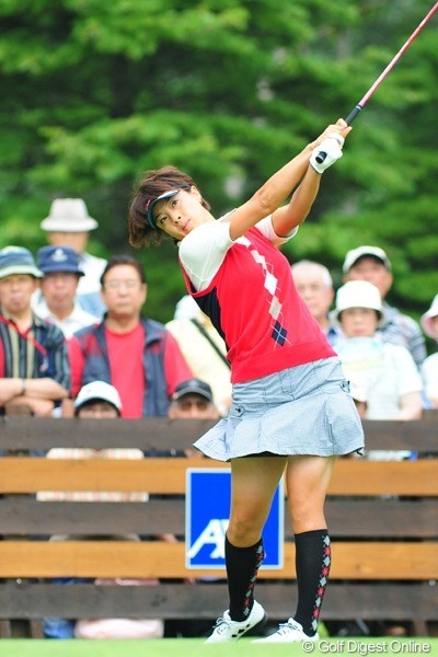 2009年 アクサレディスゴルフトーナメント最終日 下村真由美 シモマユちゃんが気合のミニスカ！しかも乙女チックなスカートやないか！何が貴女をそうさせたのか・・・
