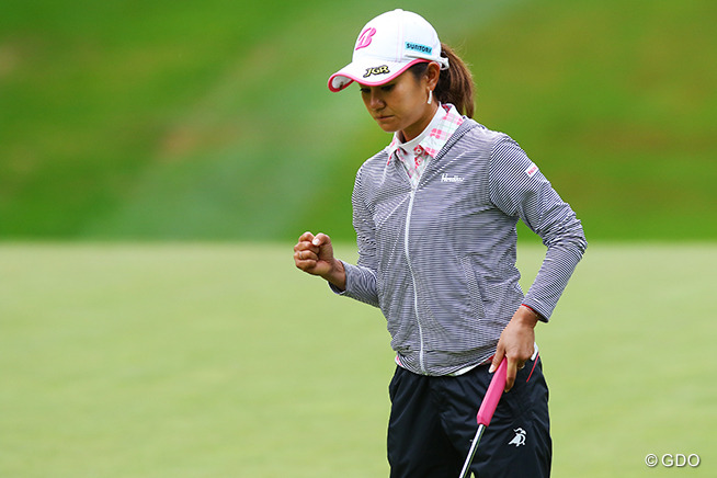 「自分をコントロールしたい」宮里藍、首位と2打差で決勝へ