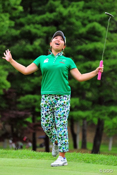 2016年 サントリーレディスオープンゴルフトーナメント 最終日 吉田弓美子 惜しいチップやパットが続いて「オ～・マイガ～ッ！」と天を仰ぐユミミコ・ヨッシー