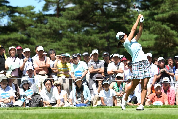 2009年 NEC軽井沢72ゴルフトーナメント初日 宮里藍 藍ちゃんのまわりにはたくさんのギャラリーが。