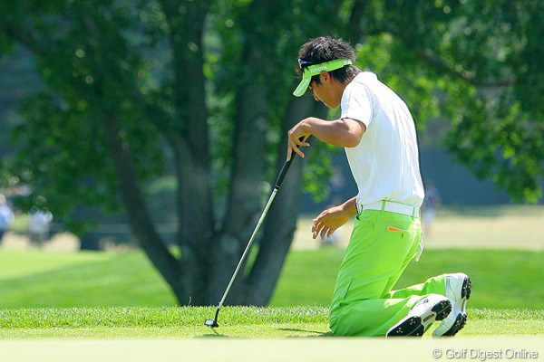 2009年 全米プロゴルフ選手権 2日目 石川遼 最終9番、バーディパットが外れて膝を突く石川遼。この時点では予選通過は厳しいと思われたが…