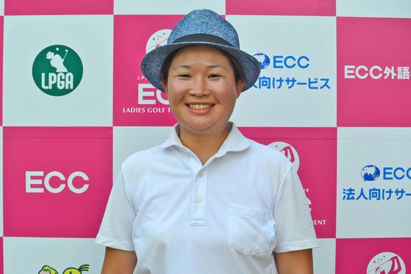 プロ未勝利の足立由美佳が単独首位で最終日へ ※画像提供：日本女子プロゴルフ協会