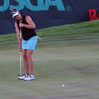 LPGAにもいた長尺派選手（マリア・マクブライド）。アンカリングのルールをきっちり守ってパッティングしてます 2016年 全米女子オープン 2日目 長尺パター