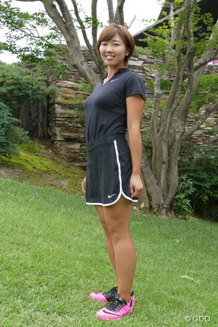 前週優勝の葭葉ルミが鮮やかピンクシューズで登場 国内女子ツアー Lpga Gdo ゴルフダイジェスト オンライン