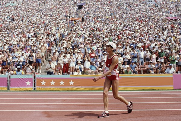 2016年 リオデジャネイロ五輪 事前 ガブリエラ・アンデルセン ロサンゼルス五輪の女子マラソンでふらふらになりながらもゴールテープを切ったスイスのガブリエラ・アンデルセン (Tony Duffy/Getty Images)