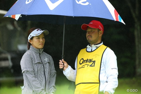2016年 センチュリー21レディスゴルフトーナメント 初日 藤田光里 僕がその傘に入りたいなり。