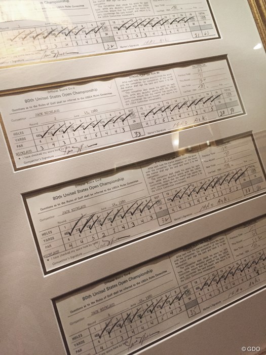 バルタスロールのクラブハウスに展示されている1980年のジャック・ニクラスのスコアカード。4日間、マーカーは青木功だ。 2016年 全米プロゴルフ選手権 事前 スコアカード