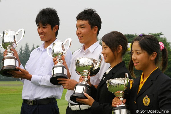 2009年 日本ジュニア 最終日 優勝者 各部門で優勝した4名（左から松山英樹、小西健太、森美穂、本多奈央）
