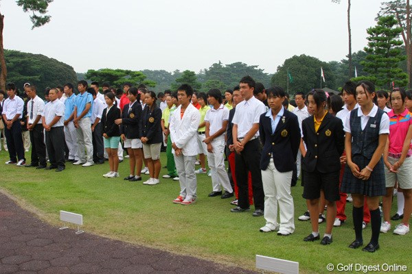 2009年 日本ジュニア 最終日 表彰式 参加したジュニアの選手たちは、最後の表彰式も礼儀正しく役員・関係者の挨拶に耳を傾けた