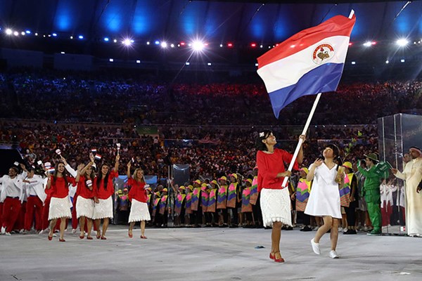 2016年 リオデジャネイロ五輪 事前 フリエタ・グラナダ パラグアイの旗手として開会式に参加したフリエタ・グラナダ（Cameron Spencer/Getty Images）