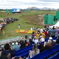 112年ぶりの五輪ゴルフ開幕を告げる1番ティグラウンドの光景 2016年 リオデジャネイロ五輪 初日 アジウソン・ダ・シルバ