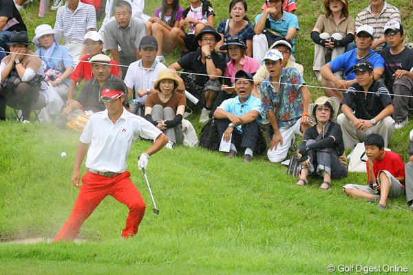 2009年 関西オープンゴルフ選手権競技 最終日 石川遼 16番ではあご近くからのバンカーショットが真上にあがり、危うく自分に当たりそうになった石川遼