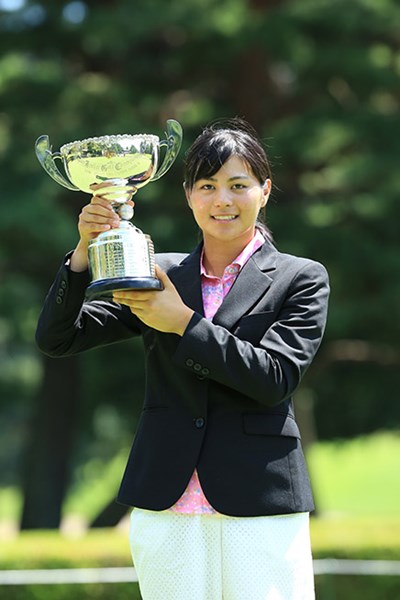 プロツアーでも活躍する新垣比菜が初の日本ジュニアのタイトルを獲得した※日本ゴルフ協会提供