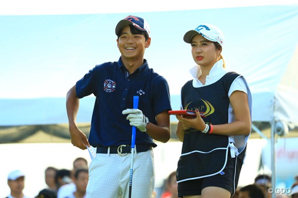 2016年 RIZAP KBCオーガスタゴルフトーナメント 初日 石川航 二代目ハニカミ王子！葉子ちゃんもすっかり大人の女性になりましたなぁ。