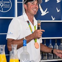 リオ五輪3位のクーチャーは、今週の大会イベントにも銅メダルを首にかけて参加した(Chris Condon/PGA TOUR/Getty Images) 2016年 ザ・バークレイズ 事前 マット・クーチャー