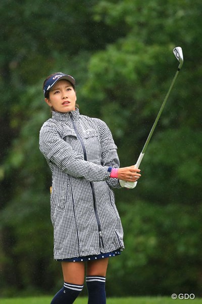 2016年 日本女子プロゴルフ選手権大会コニカミノルタ杯 2日目 藤田光里 お洒落なレインウェアだこと