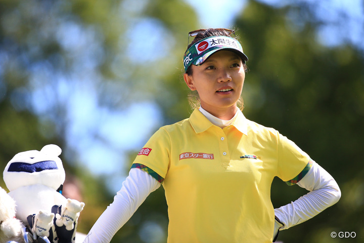 テレサ・ルー連覇へ首位 海外勢の連勝阻止へ酒井美紀が並ぶ