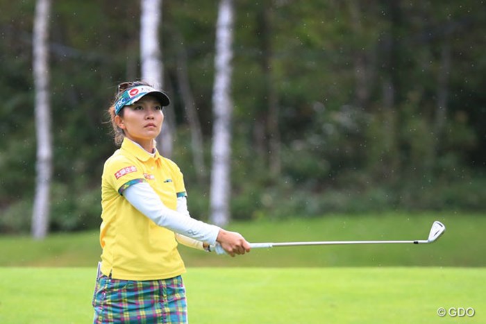 強く吹いた風の中、低いドローボールでグリーンを攻めるテレサ・ル－ 2016年 日本女子プロゴルフ選手権大会コニカミノルタ杯 3日目 テレサ